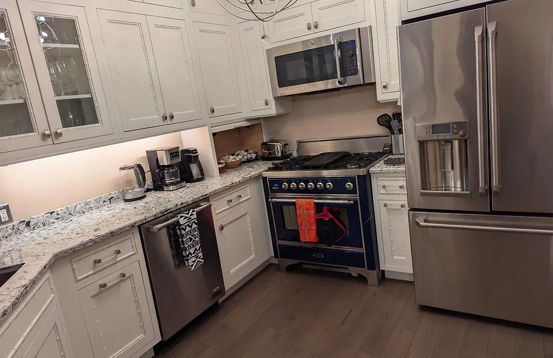 New Downtown 2 Beds, 2 Baths Waterfront Alaska 335-1