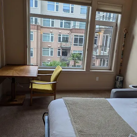 New Downtown 2 Beds, 2 Baths Waterfront Alaska 335-3